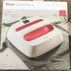 Cricut EasyPress 2 9x9 and Mat